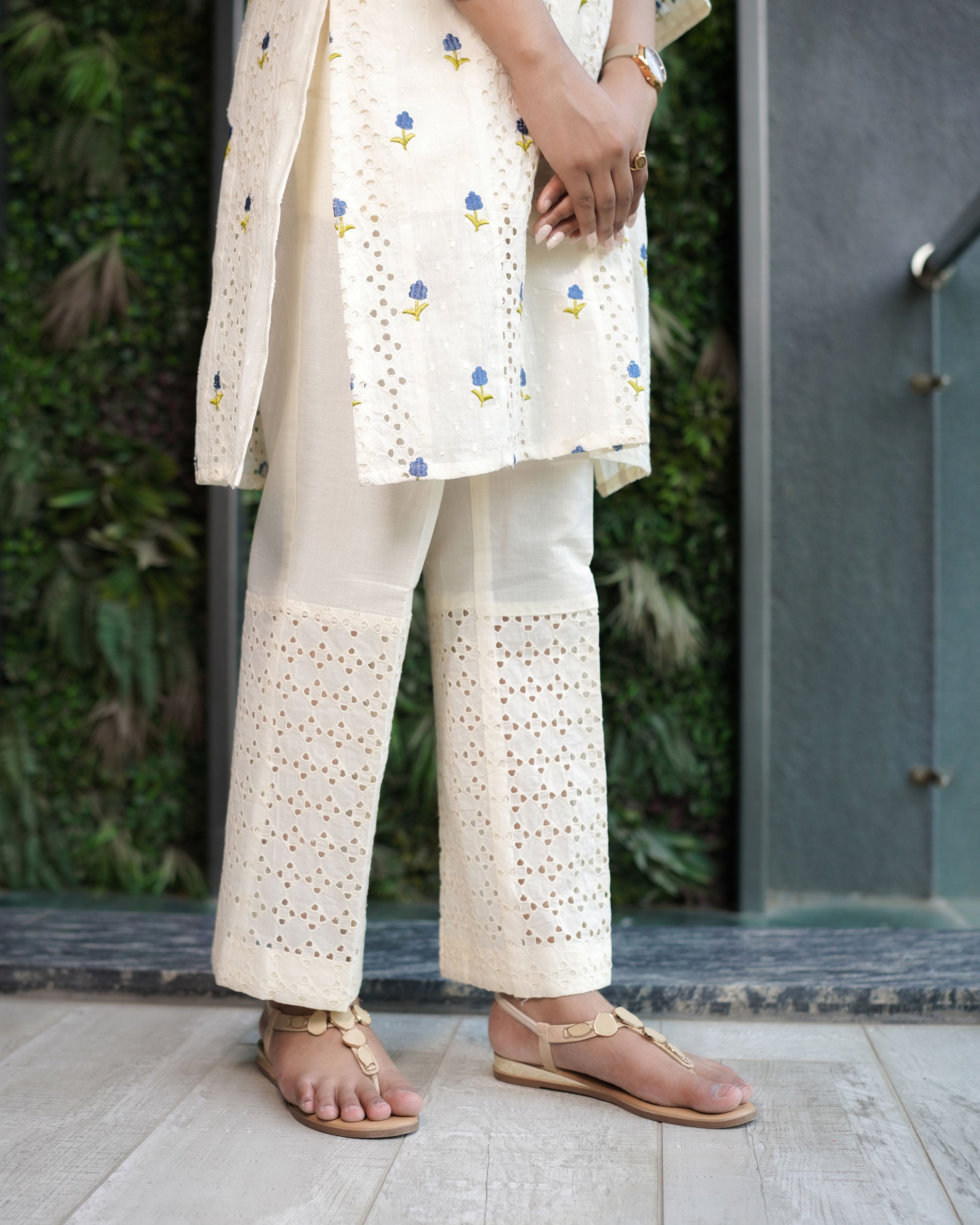 ELEGANT OFF-WHITE COTTON CHIKAN EMBROIDERED SUIT SET