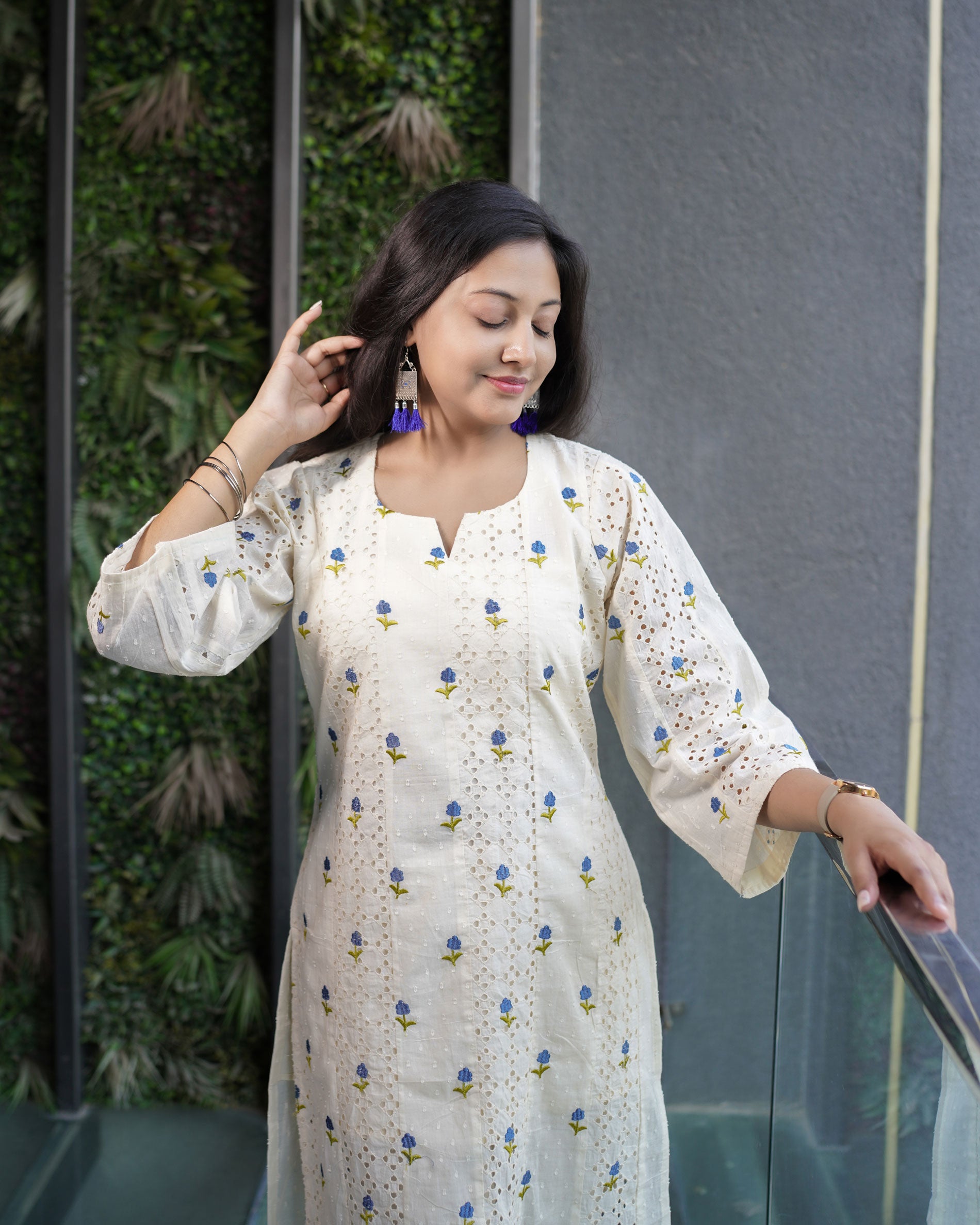 ELEGANT OFF-WHITE COTTON CHIKAN EMBROIDERED SUIT SET