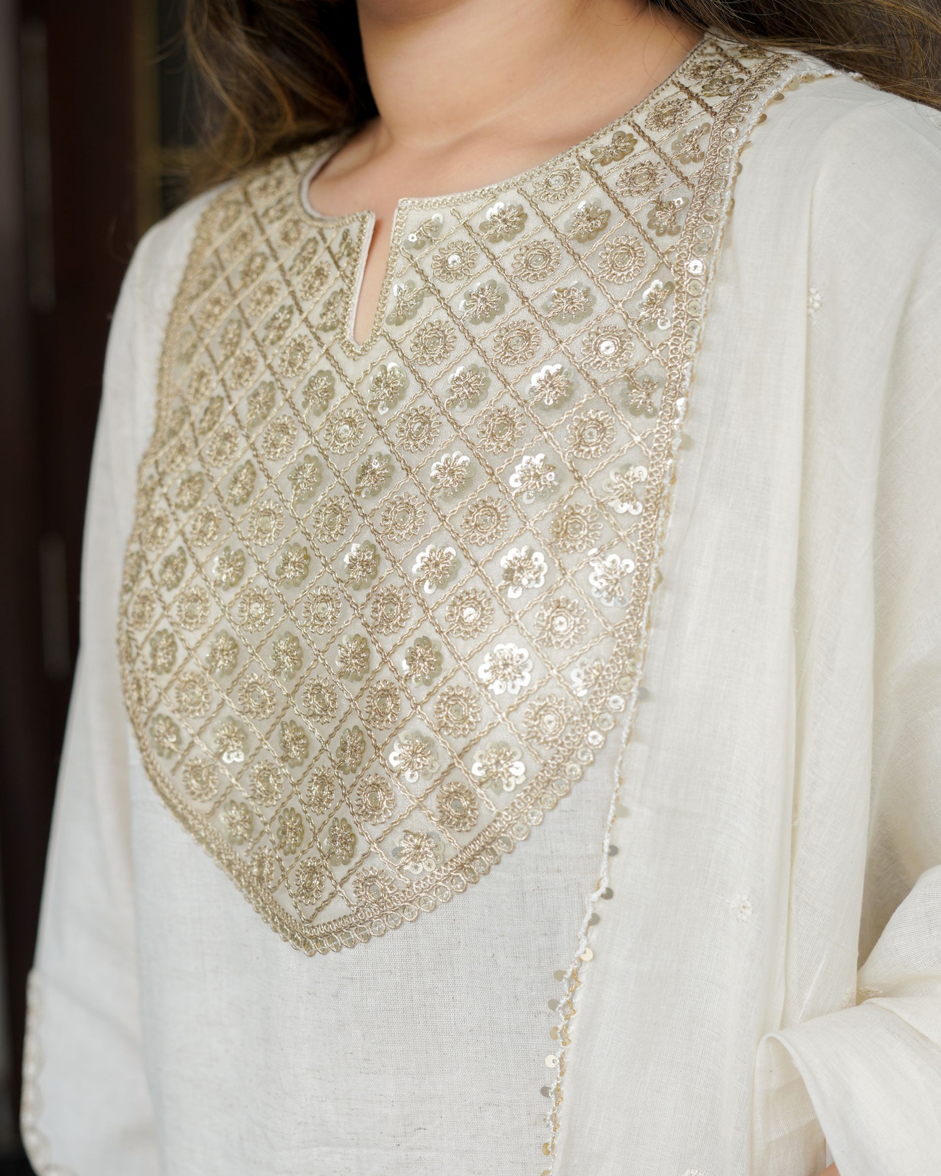 IVORY GLOW EMBROIDERED FLEX KURTA SET WITH DUPATTA