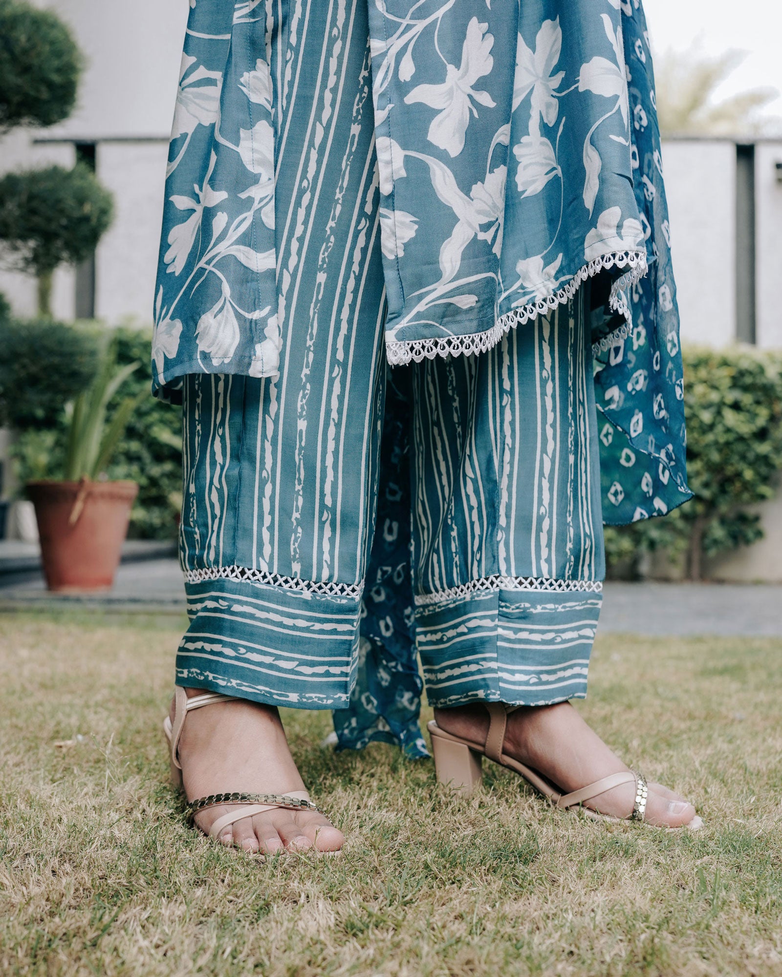 FLORAL BLUE VISCOSE SILK COTTON MUSLIN KURTA SET WITH DUPATTA
