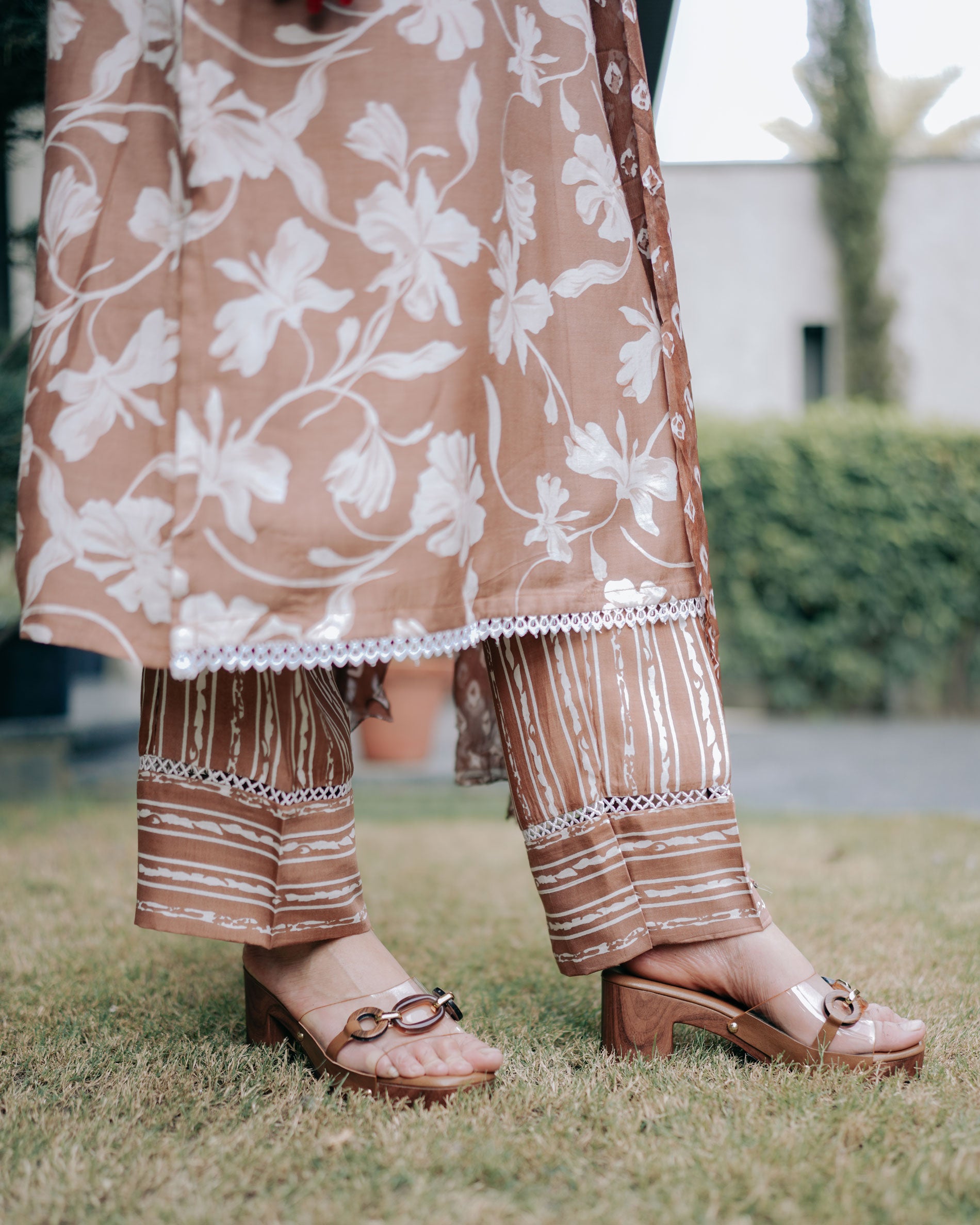 FLORAL BROWN VISCOSE SILK COTTON MUSLIN KURTA SET WITH DUPATTA